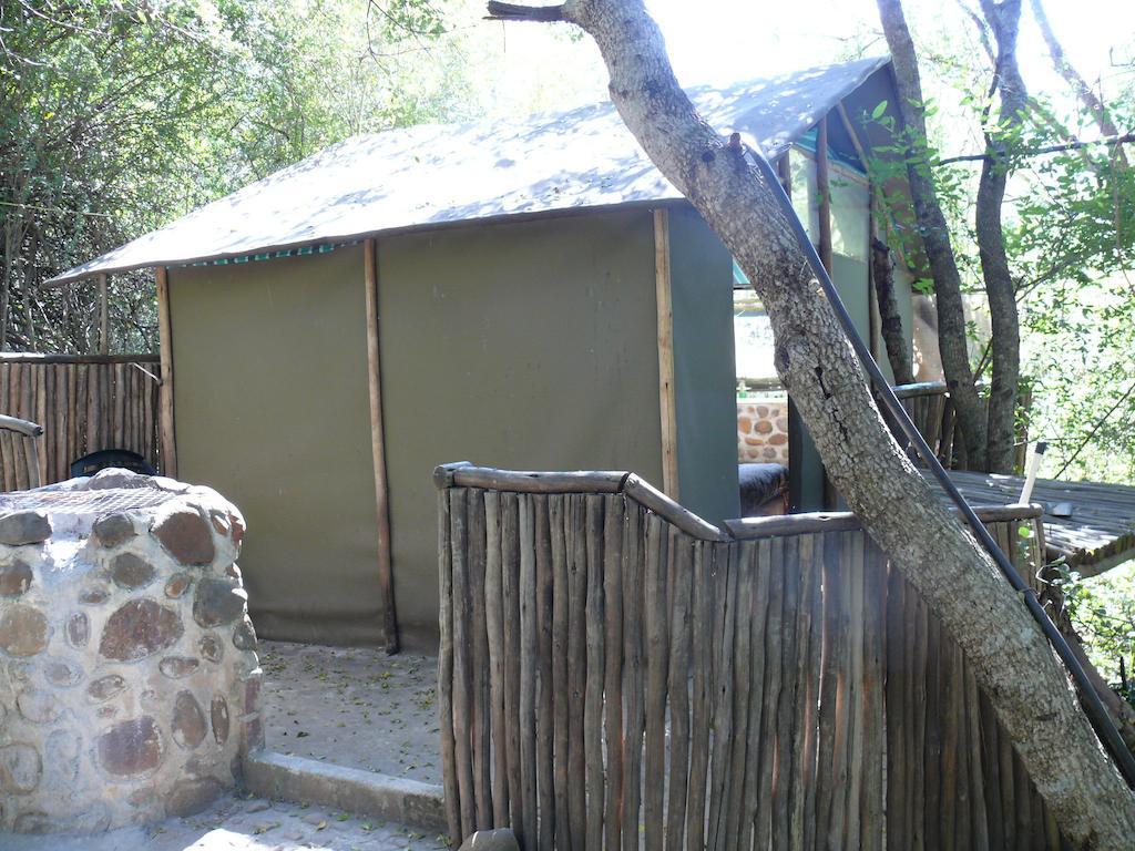 Amanzimlotzi Riverside Bush Camp フッドスプルイト 部屋 写真